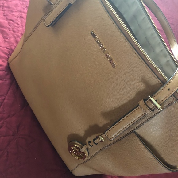 Michael Kors - Picture 2 of 5